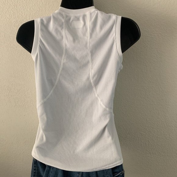 Road Runner Sports Sleeveless White Textured V-Neck Tee size xs running … - Picture 9 of 9